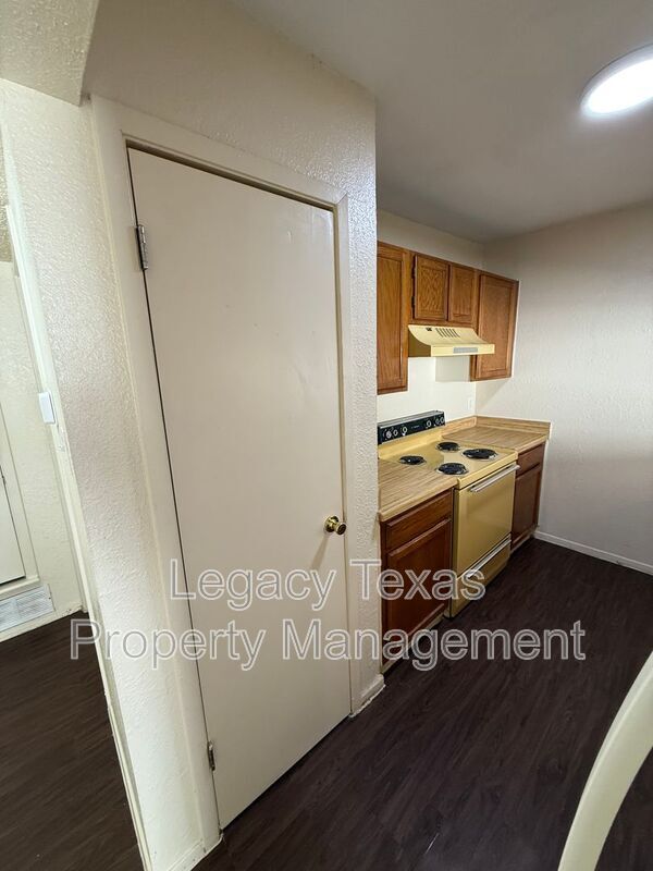 1713 Short St Cleburne, TX 76033 photo 4