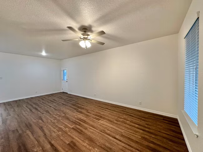 1109 Carlsberg Dr Killeen, TX 76549 photo 3