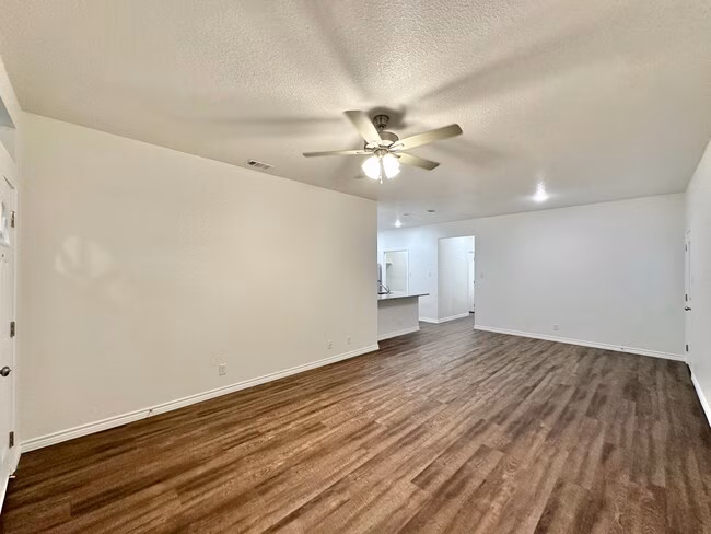 1109 Carlsberg Dr Killeen, TX 76549 photo 4