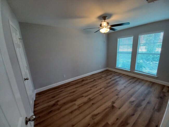 1118 Emily Lane, Carrollton, TX 75010 photo 4