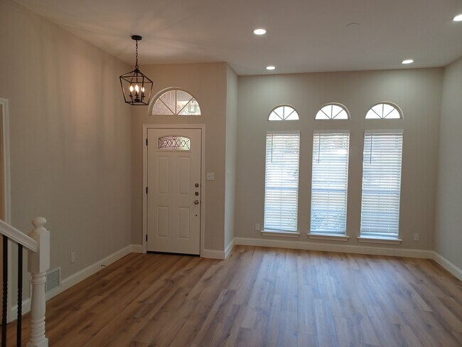 1118 Emily Lane, Carrollton, TX 75010 photo 2