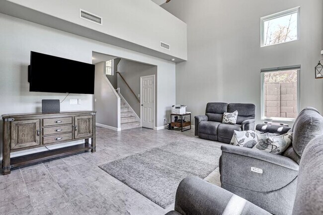 3043 E Fremont Rd Phoenix, AZ 85042 photo 3