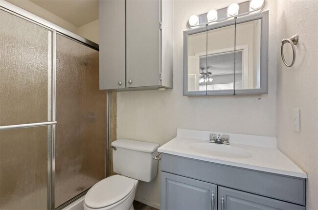 710 E Dean Keeton St Austin, TX 78705 photo 4