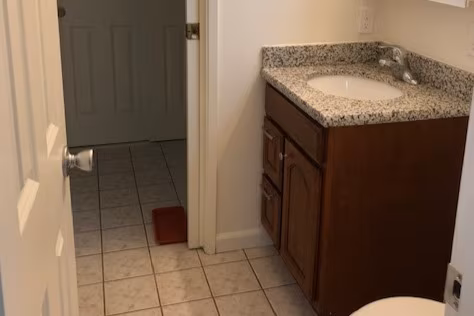 Northlake Ambassador Apartments photo 3