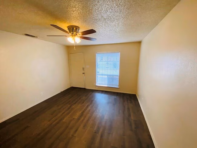 LEDGEWOOD DRIVE 1710 photo 3