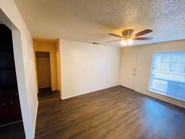 LEDGEWOOD DRIVE 1710 photo 4