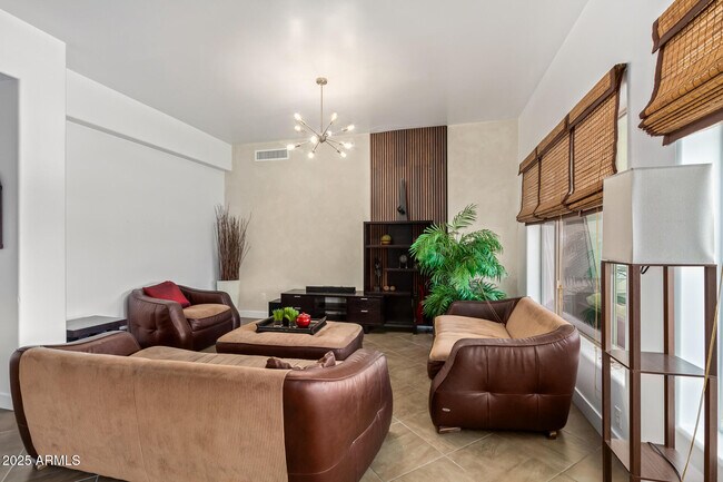 945 E Playa Del Norte Dr Tempe, AZ 85288 photo 3