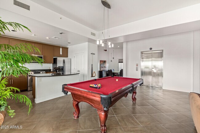 945 E Playa Del Norte Dr Tempe, AZ 85288 photo 2