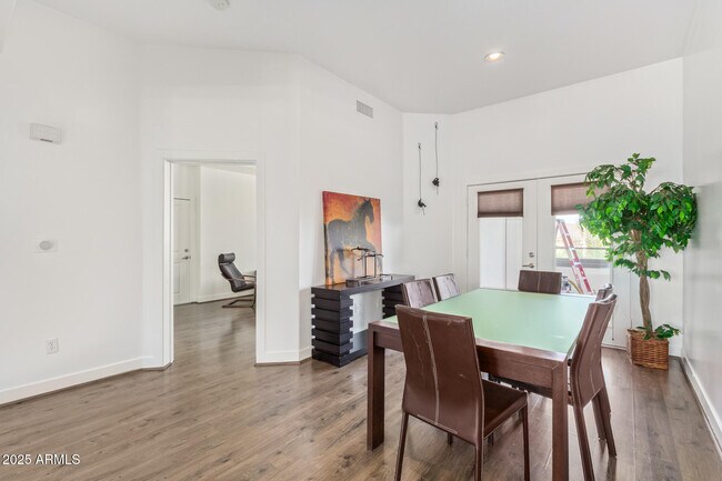 945 E Playa Del Norte Dr Tempe, AZ 85288 photo 5