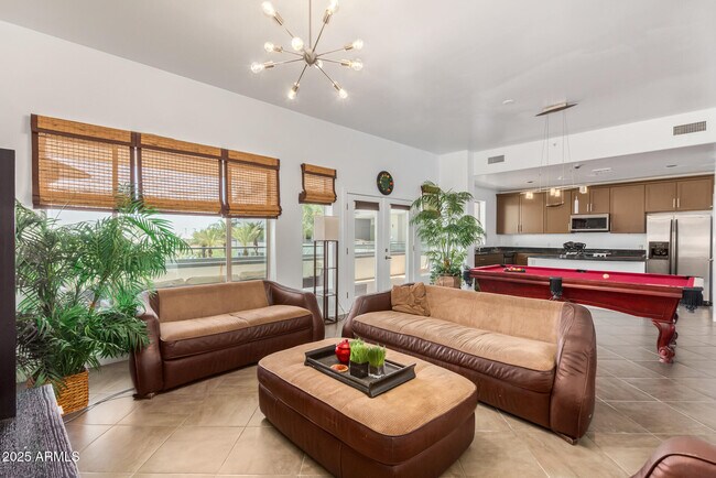 945 E Playa Del Norte Dr Tempe, AZ 85288 photo 4