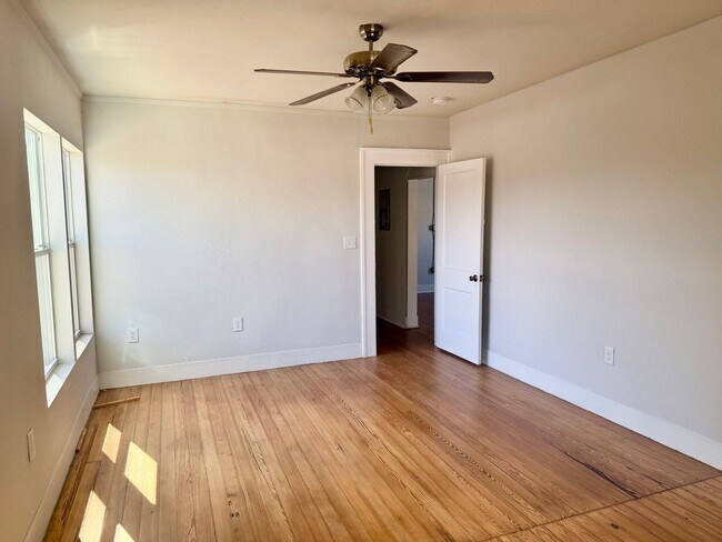 108 Robert E Lee San Antonio, TX 78214 photo 2