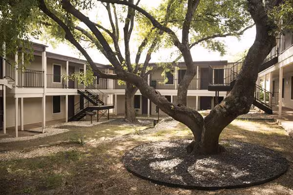 Polaris on the Park - Renovated Apartments photo 2