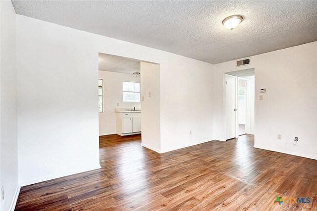 728 Old Martindale Rd San Marcos, TX 78666 photo 4