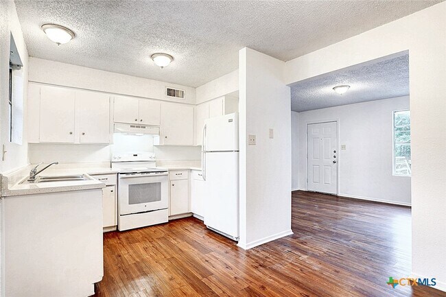 728 Old Martindale Rd San Marcos, TX 78666 photo 5