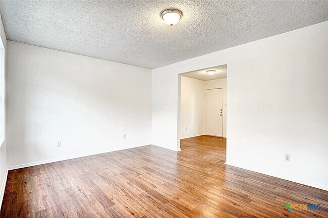 728 Old Martindale Rd San Marcos, TX 78666 photo 3