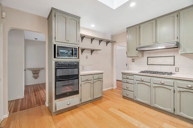 14141 Victor Place, Saratoga, CA 95070 photo 4