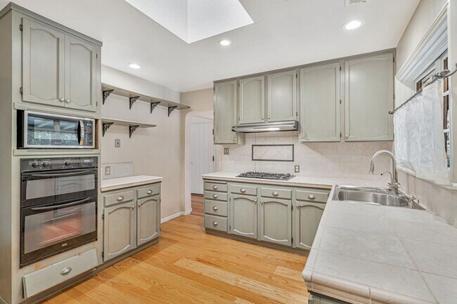 14141 Victor Place, Saratoga, CA 95070 photo 3