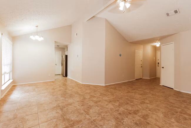 21002 Ironcrest Ln - SFHT photo 5