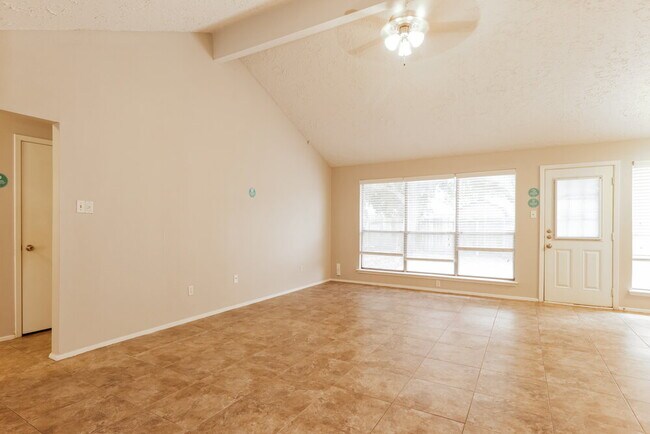 21002 Ironcrest Ln - SFHT photo 3