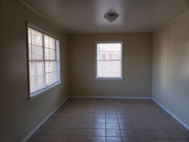 1201 N College St Killeen, TX 76541 photo 2