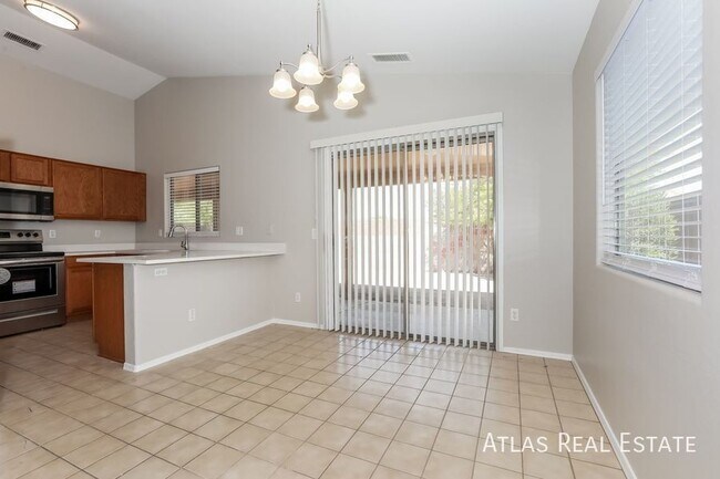 11018 West Mountain View Drive, Avondale, AZ 85323 photo 4