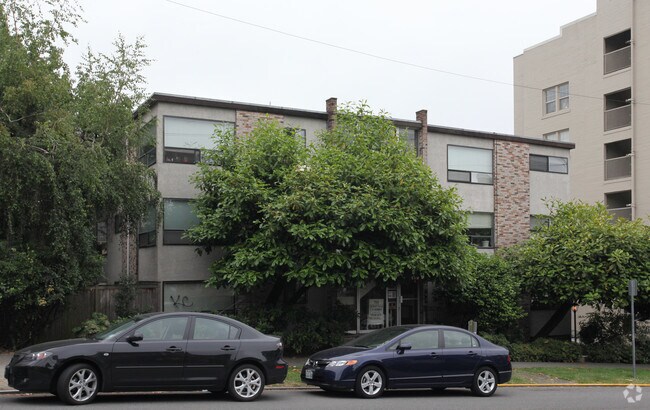 515 East Denny Apartments photo 2