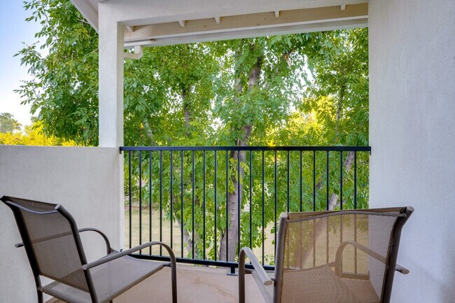 8637 S Newberry Ln Tempe, AZ 85284 photo 2