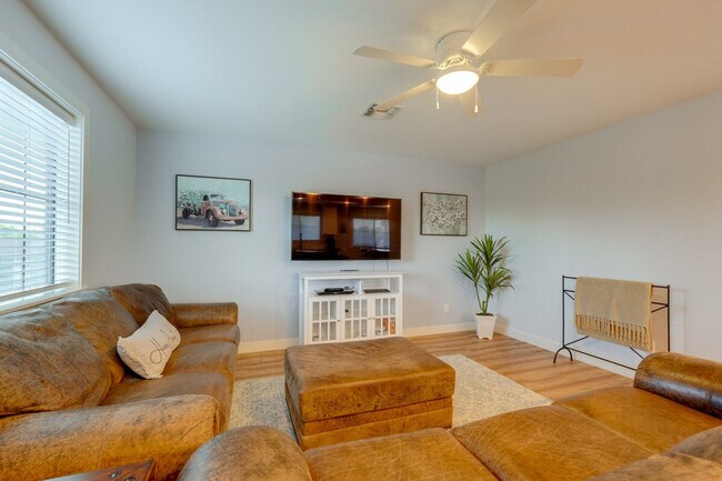 8637 S Newberry Ln Tempe, AZ 85284 photo 5