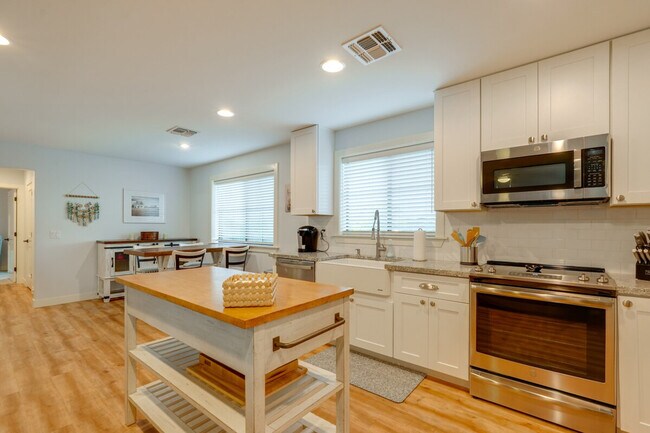 8637 S Newberry Ln Tempe, AZ 85284 photo 3