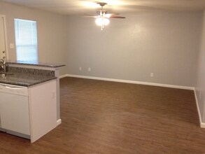 4904 Merritt Cir A photo 2