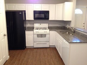 4904 Merritt Cir A photo 5