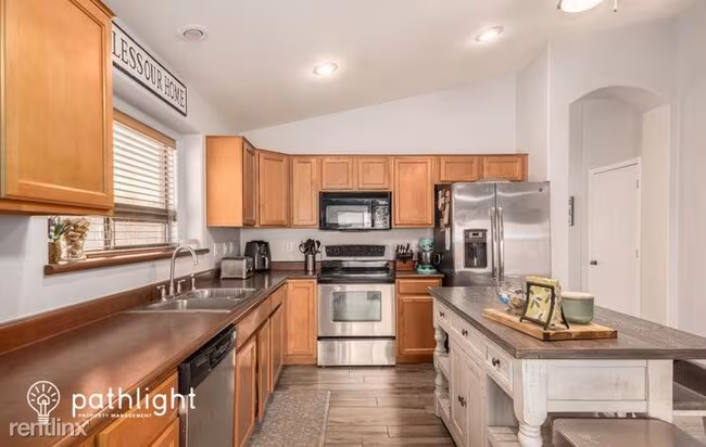 2191 S 160th Ln Goodyear, AZ 85338 photo 2