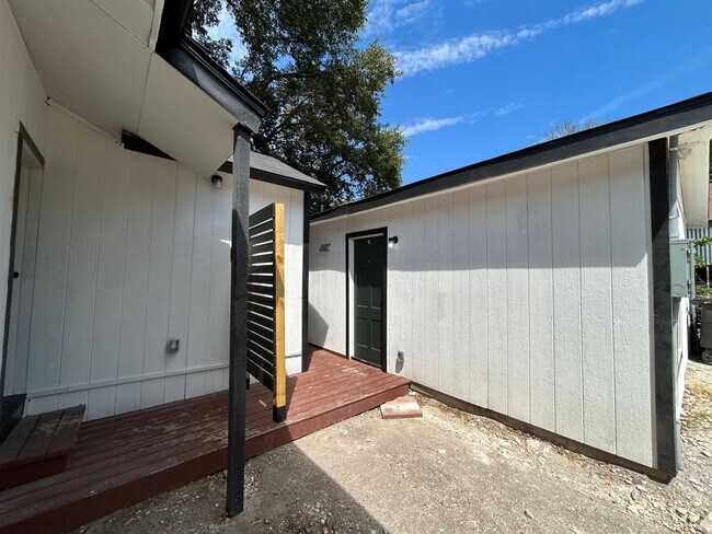 1245 Kayton Ave San Antonio, TX 78210 photo 3