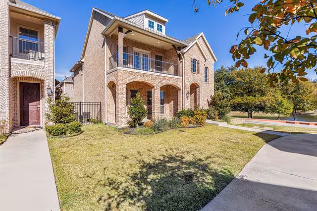 516 Renaissance Lane, Irving, TX 75060 photo 2