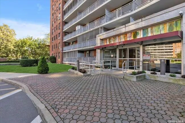61-45 98th St Queens, NY 11374 photo 4