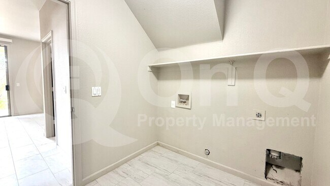 6827 W CITRUS Way photo 4