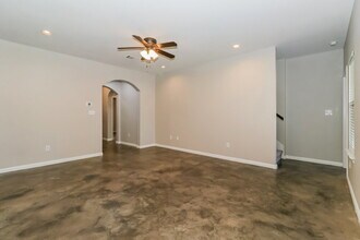 701 Algerita Dr photo 5