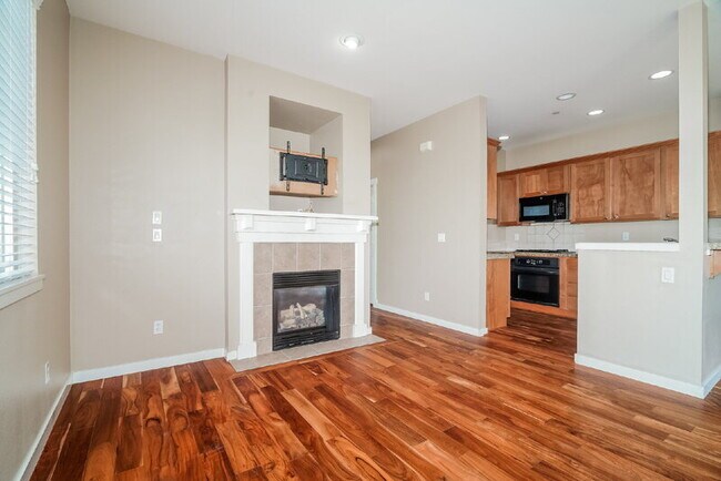1929 16th Ln NE photo 4