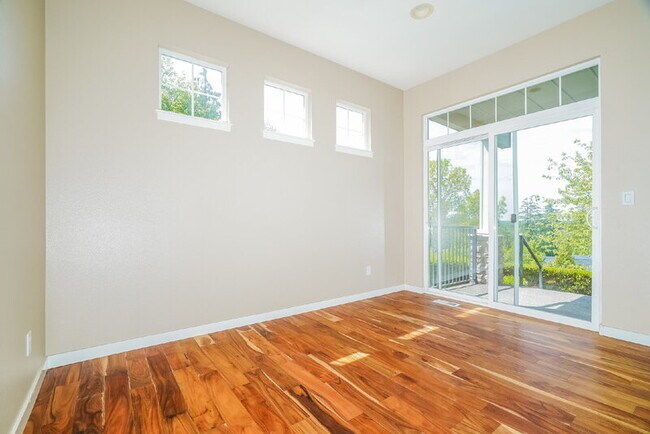 1929 16th Ln NE photo 5