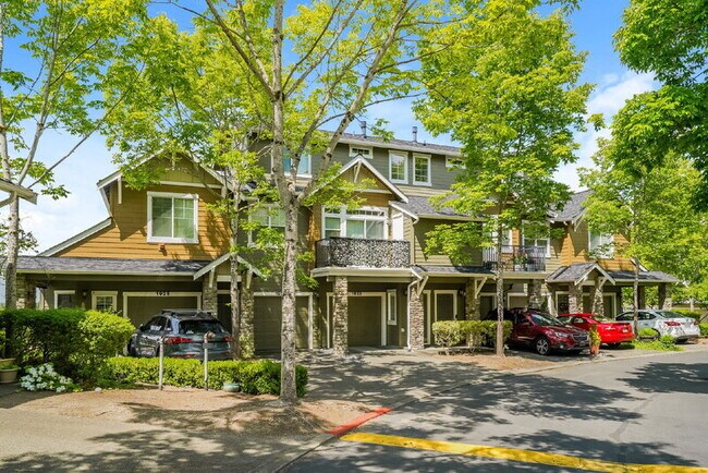 1929 16th Ln NE photo 2