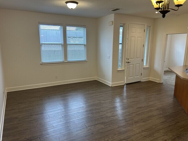 403-405 Gilcrest Ave Vallejo, CA 94591 photo 5
