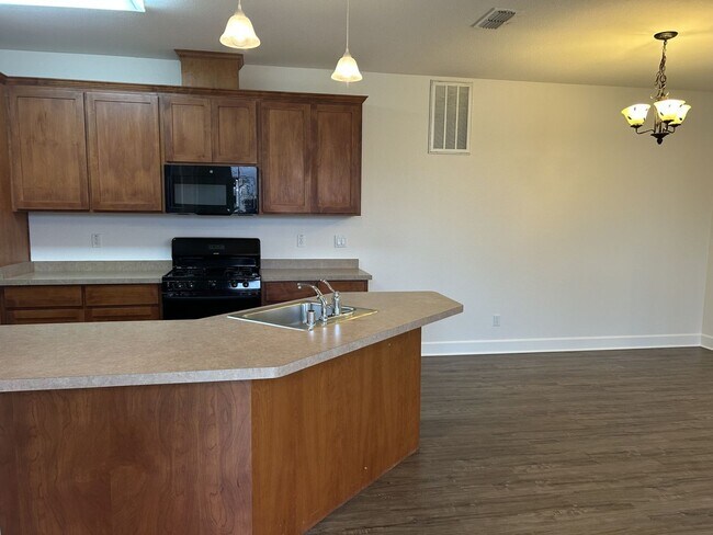 403-405 Gilcrest Ave Vallejo, CA 94591 photo 4