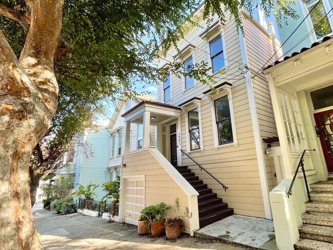 2 Bed, 1 Bath Noe Valley Flat w Office + Garden Patio photo 2