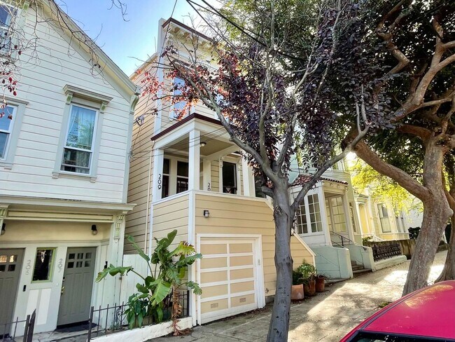 2 Bed, 1 Bath Noe Valley Flat w Office + Garden Patio photo 3