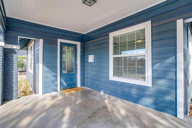 3820 Calmont Avenue, Fort Worth, TX 76107 photo 2
