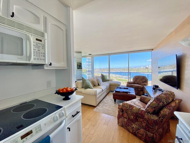 1820 Avenida Del Mundo Coronado, CA 92118 photo 4