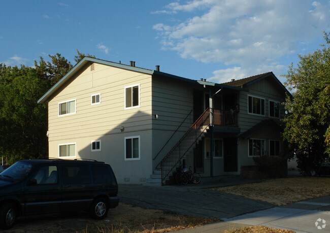 0128 - Shirley Dr 1116 photo 2