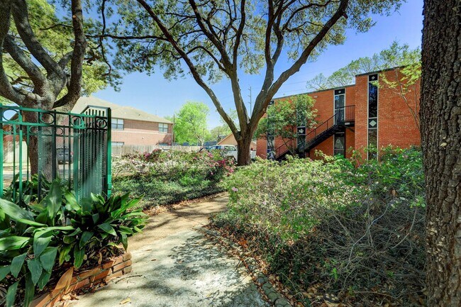 1112 Lawrence Street, Houston, TX 77008 photo 5