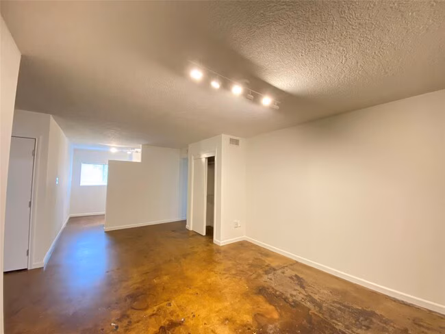 1112 Lawrence Street, Houston, TX 77008 photo 3