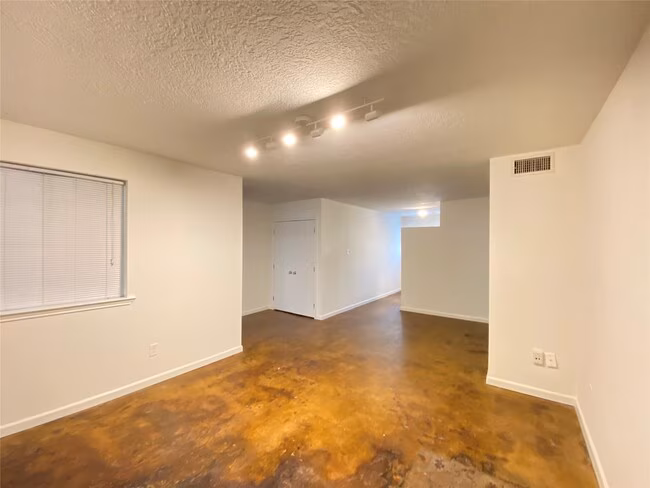 1112 Lawrence Street, Houston, TX 77008 photo 2